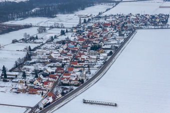 Luftbild von Dorfansicht im Ortsteil Minderslachen in Kandel im Bundesland Rheinland-Pfalz, Deutschland