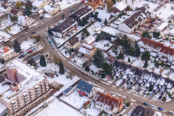 Guttenbergstraße bei Schnee in Kandel im Bundesland Rheinland-Pfalz, Deutschland