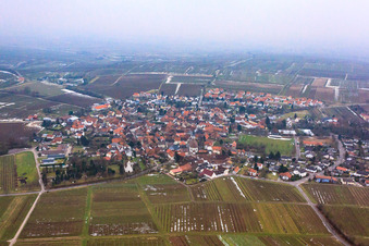 Dorfansicht von Norden im Winter im Ortsteil Mörzheim in Landau in der Pfalz im Bundesland Rheinland-Pfalz, Deutschland