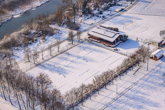 Luftaufnahme von Sportplatz in Neupotz im Bundesland Rheinland-Pfalz, Deutschland