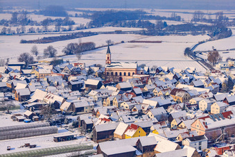 Ortszentrum im Winter bei Schnee in Neupotz im Bundesland Rheinland-Pfalz, Deutschland