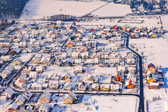 Luftbild von Neubaugebiet In den Tongruben von Osten im Winter bei Schnee in Rheinzabern im Bundesland Rheinland-Pfalz, Deutschland