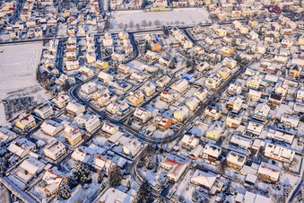Luftbild von Goethering im Winter bei Schnee in Rheinzabern im Bundesland Rheinland-Pfalz, Deutschland