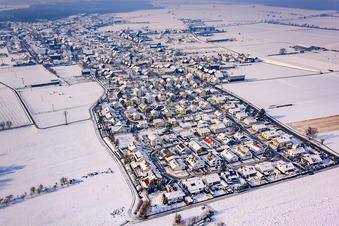 Schubertstraße im Winter bei Schnee in Hatzenbühl im Bundesland Rheinland-Pfalz, Deutschland