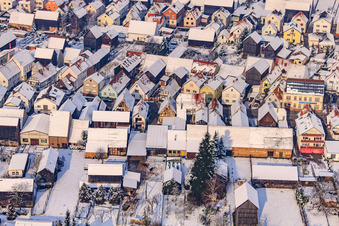 Luitpoldstraße im Winter bei Schnee in Hatzenbühl im Bundesland Rheinland-Pfalz, Deutschland