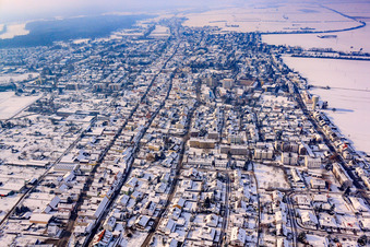 Rheinstraße, Juststraße und Robert-Koch-Straße im Winter bei Schnee in Kandel im Bundesland Rheinland-Pfalz, Deutschland