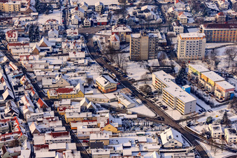 Juststraße und Robert-Koch-Straße im Winter bei Schnee in Kandel im Bundesland Rheinland-Pfalz, Deutschland