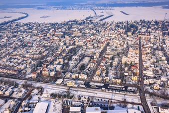 Luftbild von Gartenstraße im Winter bei Schnee in Kandel im Bundesland Rheinland-Pfalz, Deutschland