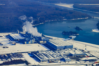 Industriegebiet Oberwald, Papierfabrik Palm aus Südwesten im Winter bei Schnee in Wörth am Rhein im Bundesland Rheinland-Pfalz, Deutschland