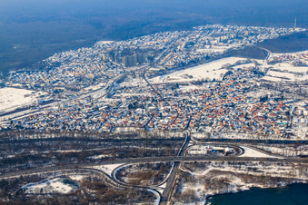 Stadtansicht von Südosten im Winter bei Schnee in Wörth am Rhein im Bundesland Rheinland-Pfalz, Deutschland
