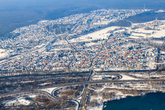Luftbild von Stadtansicht von Südosten im Winter bei Schnee in Wörth am Rhein im Bundesland Rheinland-Pfalz, Deutschland