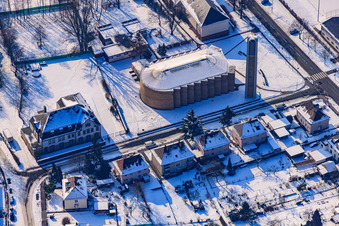 St. Konrad im Winter bei Schnee im Ortsteil Nordweststadt in Karlsruhe im Bundesland Baden-Württemberg, Deutschland