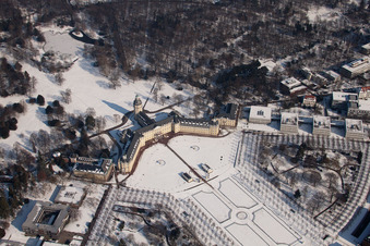 Karlsruhe, Schloss im Ortsteil Innenstadt-West im Bundesland Baden-Württemberg, Deutschland von oben gesehen