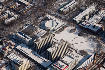 Karlsruher Institut für Technologie (TH) Rechts Mensa unten Altest Stadion im Ortsteil Innenstadt-Ost im Bundesland Baden-Württemberg, Deutschland