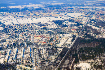 Wohbebauung in den ehemalige AMI-Kasernen zwischen Willy-Brandt-Allee und Erzbergerstraße im Winter bei Schnee im Ortsteil Nordstadt in Karlsruhe im Bundesland Baden-Württemberg, Deutschland