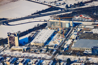LUBW bei Hertzstraße x Weissenburger Straße im Winter bei Schnee im Ortsteil Nordweststadt in Karlsruhe im Bundesland Baden-Württemberg, Deutschland