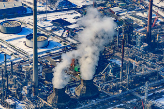 Luftaufnahme von Oberrheinische Mineralölwerke im Winter bei Schnee im Ortsteil Knielingen in Karlsruhe im Bundesland Baden-Württemberg, Deutschland