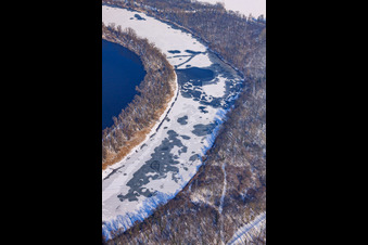 Luftbild von Gefrorener Althrein Kleiner Bodensee im Winter bei Schnee im Ortsteil Neureut in Karlsruhe im Bundesland Baden-Württemberg, Deutschland