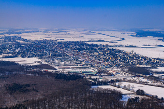 Stadtansicht von Südosten im Winter bei Schnee in Kandel im Bundesland Rheinland-Pfalz, Deutschland