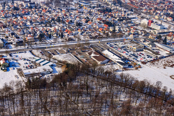 Gewerbegebiet Lauterburger Straße im Winter bei Schnee in Kandel im Bundesland Rheinland-Pfalz, Deutschland