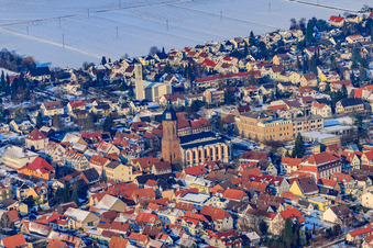 Ortszentrum von Südwesten im Winter bei Schnee in Kandel im Bundesland Rheinland-Pfalz, Deutschland