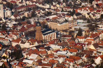 St. Georgskirche im Winter bei Schnee in Kandel im Bundesland Rheinland-Pfalz, Deutschland