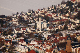 St. Pius-Kirche im Winter bei Schnee in Kandel im Bundesland Rheinland-Pfalz, Deutschland