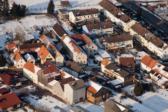 Brehmstr im Winter bei Schnee im Ortsteil Minderslachen in Kandel im Bundesland Rheinland-Pfalz, Deutschland