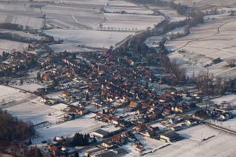 Im Winter im Ortsteil Heuchelheim in Heuchelheim-Klingen im Bundesland Rheinland-Pfalz, Deutschland