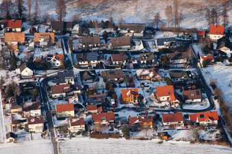 Im Winter im Ortsteil Klingen in Heuchelheim-Klingen im Bundesland Rheinland-Pfalz, Deutschland von oben