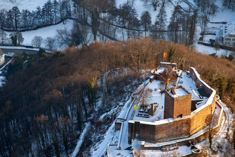 Ruine Landeck in Klingenmünster im Bundesland Rheinland-Pfalz, Deutschland aus der Luft