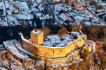 Ruine Landeck in Klingenmünster im Bundesland Rheinland-Pfalz, Deutschland aus der Vogelperspektive
