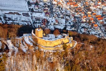 Drohnenbild von Ruine Landeck in Klingenmünster im Bundesland Rheinland-Pfalz, Deutschland