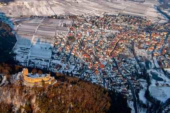 Ruine Landeck in Klingenmünster im Bundesland Rheinland-Pfalz, Deutschland von einer Drohne aus