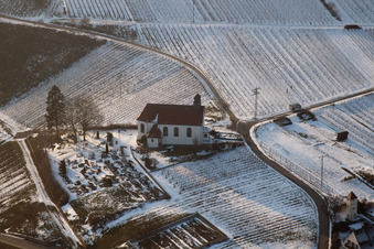 Dionisius Kapelle im Winter im Ortsteil Gleiszellen in Gleiszellen-Gleishorbach im Bundesland Rheinland-Pfalz, Deutschland