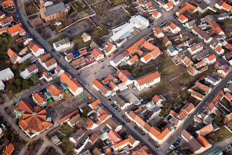 Bürgermeisteramt und Kultur und Kongresszentrum Bürgerhaus Linkenheim-Hochstetten und Volksbank pur im Bundesland Baden-Württemberg, Deutschland