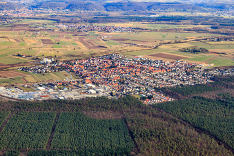 Ortsansicht von Nordosten mit Industriegebiet Am Bahnhof im Ortsteil Friedrichstal in Stutensee im Bundesland Baden-Württemberg, Deutschland