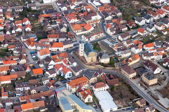 Kirchengebäude der Pfarrkirche St. Andreas in Ubstadt-Weiher im Bundesland Baden-Württemberg, Deutschland