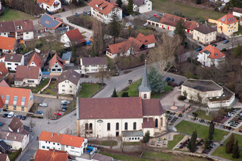 St. Lambertus und Friedhof im Ortsteil Bad Mingolsheim in Bad Schönborn im Bundesland Baden-Württemberg, Deutschland