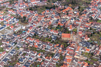 Kirchengebäude der  und Paul in Rauenberg im Bundesland Baden-Württemberg, Deutschland