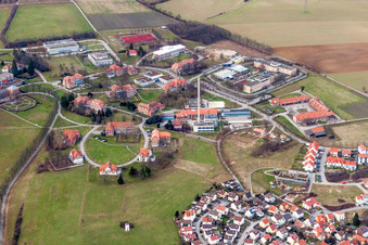 Schrägluftbild von Klinikgelände des Psychiatrischen Zentrum Nordbaden in Wiesloch im Ortsteil Altwiesloch im Bundesland Baden-Württemberg, Deutschland