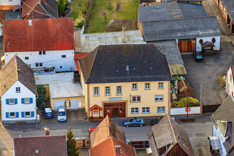 Biergarten in der Mörlheimer Hauptstr in Landau in der Pfalz im Bundesland Rheinland-Pfalz, Deutschland