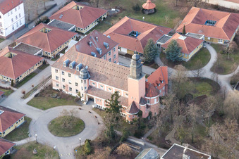 Luftbild von Gebäude des Caritas Förderzentrum St. Laurentius und Paulus im Ortsteil Queichheim in Landau in der Pfalz im Bundesland Rheinland-Pfalz, Deutschland