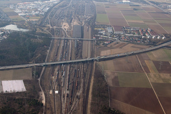 Güterbahnhof im Ortsteil Hochstätt in Mannheim im Bundesland Baden-Württemberg, Deutschland