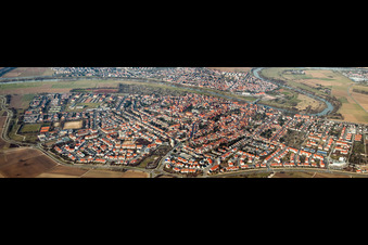 Panorama Perspektive der Ortsansicht der Straßen und Häuser der Wohngebiete im Ortsteil Seckenheim in Mannheim im Bundesland Baden-Württemberg, Deutschland