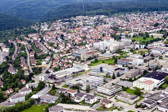 Gewerbegebiet und Firmenansiedlung Dennigstraße mit Versandhaus Wenz in Pforzheim im Ortsteil Brötzingen im Bundesland Baden-Württemberg, Deutschland