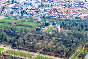 Drohnenbild von Moschee im Schwetzinger Schlossgarten in Schwetzingen im Bundesland Baden-Württemberg, Deutschland