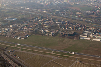 Luftbild von City Airport im Ortsteil Neuostheim in Mannheim im Bundesland Baden-Württemberg, Deutschland