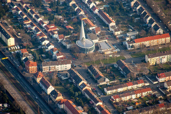 Kirchengebäude von  im Ortsteil Rheinau in Mannheim im Bundesland Baden-Württemberg, Deutschland