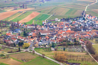Friedhof in Göcklingen im Bundesland Rheinland-Pfalz, Deutschland